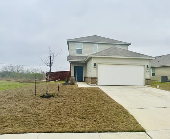 3-bedroom rental at 7535 Homewood Ln in Elmendorf, TX — photo 1