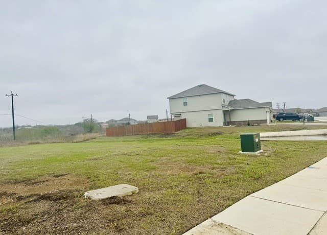 3-bedroom rental at 7535 Homewood Ln in Elmendorf, TX — photo 3