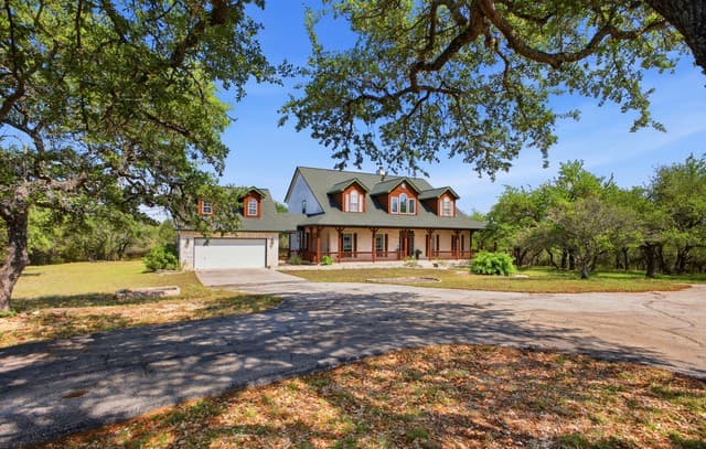 5-bedroom rental at 148 N Stallion Estates Dr in Spring Branch, TX — photo 1