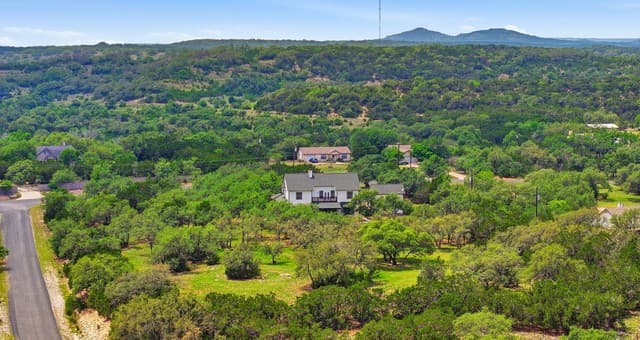 5-bedroom rental at 148 N Stallion Estates Dr in Spring Branch, TX — photo 2