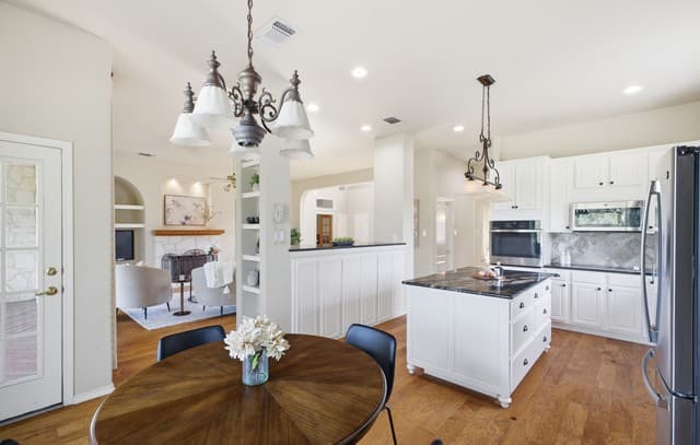 5-bedroom rental at 148 N Stallion Estates Dr in Spring Branch, TX — photo 4