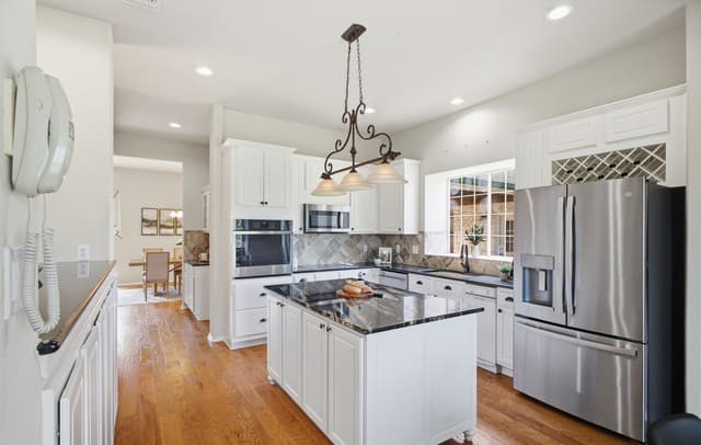 5-bedroom rental at 148 N Stallion Estates Dr in Spring Branch, TX — photo 5