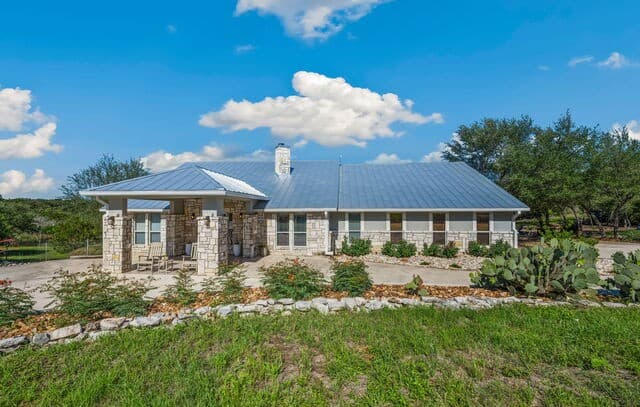 4-bedroom rental at 14343 Santa Loma in Helotes, TX — photo 3