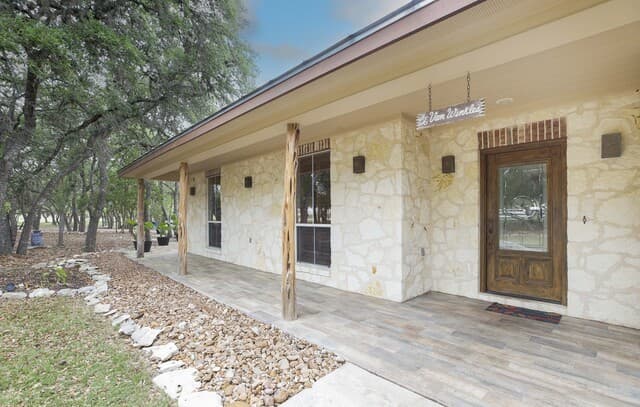 4-bedroom rental at 309 Lost Oaks Dr in Boerne, TX — photo 4
