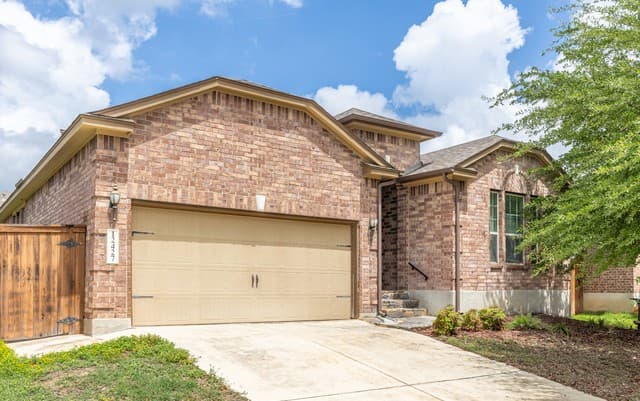 3-bedroom rental at 12427 Law Crk in San Antonio, TX — photo 1