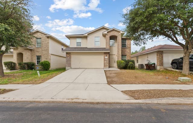 3-bedroom rental at 6526 Charles Field in San Antonio, TX — photo 1