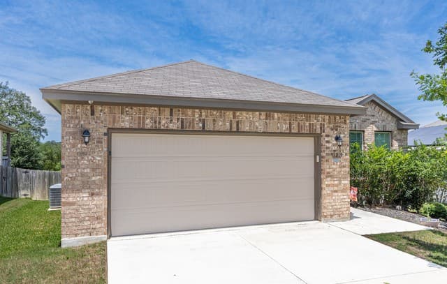 3-bedroom rental at 11219 Pomona Park Dr in San Antonio, TX — photo 1