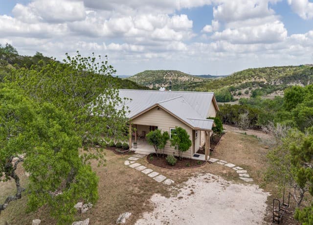 3-bedroom rental at 101 Mountain Top Dr in Boerne, TX — photo 1