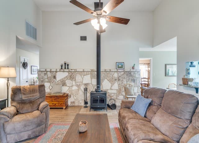 3-bedroom rental at 101 Mountain Top Dr in Boerne, TX — photo 3