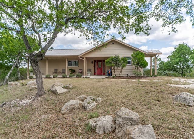 3-bedroom rental at 101 Mountain Top Dr in Boerne, TX — photo 4