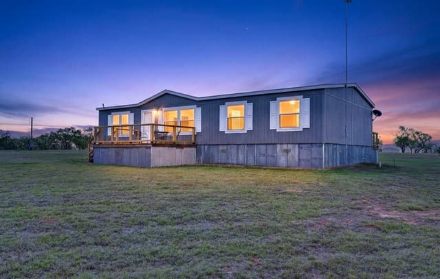 3-bedroom rental at 435 Fm 539 in Floresville, TX — photo 3