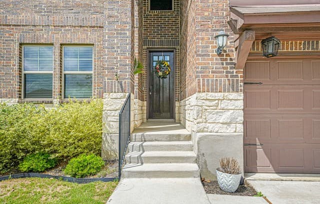 5-bedroom rental at 26067 Scenic Crest Blvd in Boerne, TX — photo 2