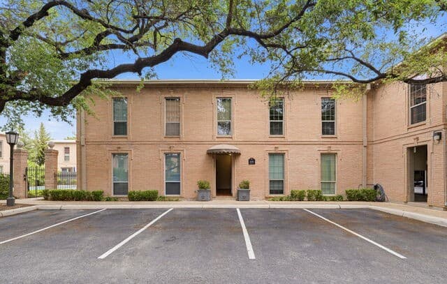2-bedroom rental at 7711 Broadway Unit 3B in San Antonio, TX — photo 1