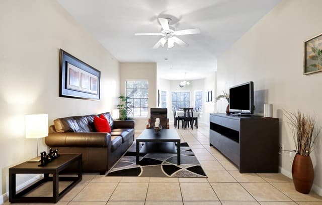3-bedroom rental at 6160 Eckhert Unit APT 1721 in San Antonio, TX — photo 2