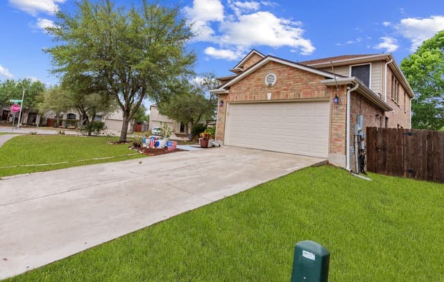 4-bedroom rental at 101 Springtree in Cibolo, TX — photo 3