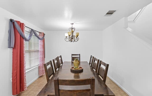 4-bedroom rental at 101 Springtree in Cibolo, TX — photo 5