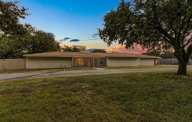 3-bedroom rental at 8390 N Verde Unit 1 in San Antonio, TX — photo 1