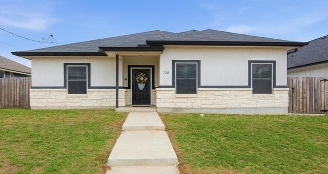 3-bedroom rental at 728 Crestview in Floresville, TX — photo 1