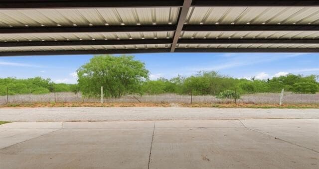 3-bedroom rental at 728 Crestview in Floresville, TX — photo 4