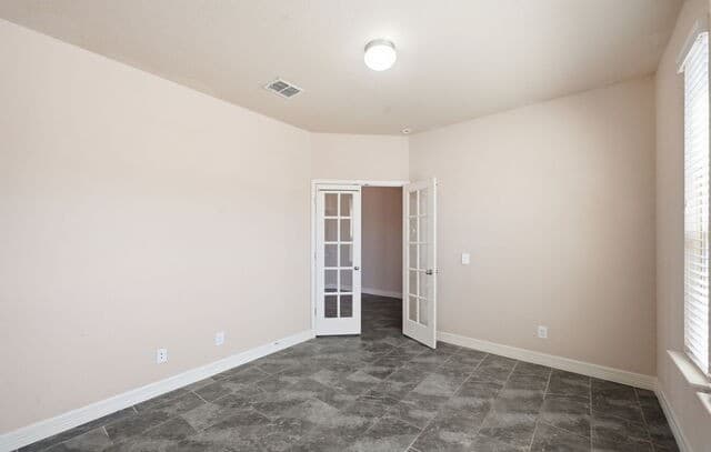 5-bedroom rental at 5044 Forest Oak in Schertz, TX — photo 5