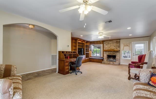 4-bedroom rental at 212 Kendall Oaks Dr in Boerne, TX — photo 2