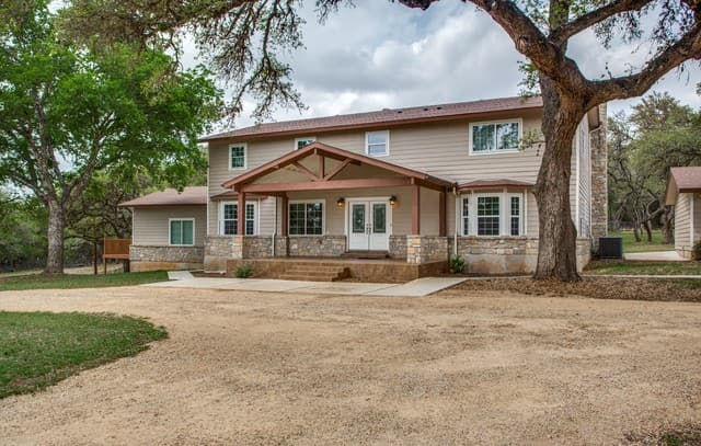 5-bedroom rental at 9730 Windwood Dr in Boerne, TX — photo 2