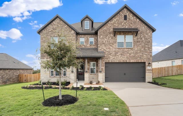 4-bedroom rental at 174 Azalea Aly in Castroville, TX — photo 2