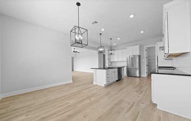 4-bedroom rental at 174 Azalea Aly in Castroville, TX — photo 5