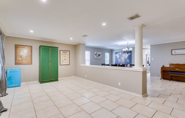 4-bedroom rental at 2422 Newoak Park in San Antonio, TX — photo 3