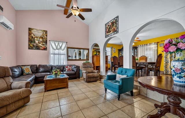 5-bedroom rental at 903 E Westmeyer in Poth, TX — photo 5