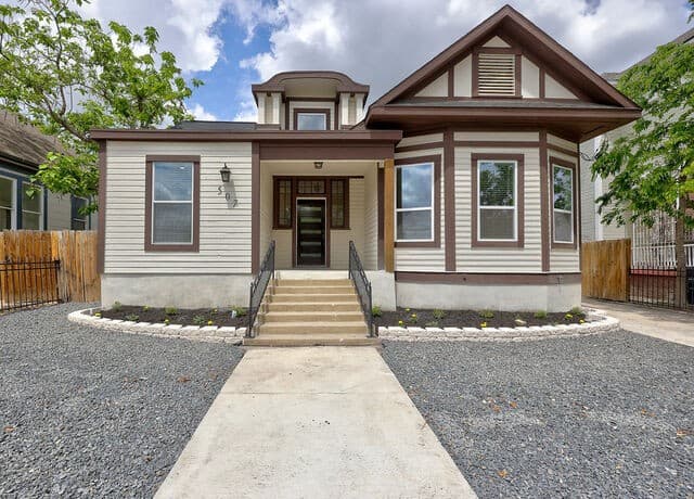 Home for sale at 507 W Mistletoe in San Antonio, TX — photo 5