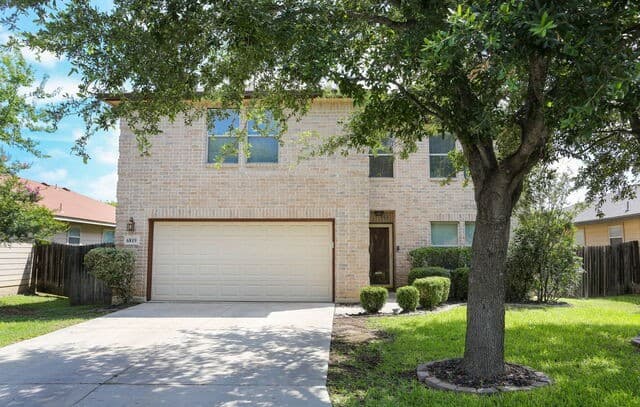 5-bedroom rental at 6819 Liberty Stone in San Antonio, TX — photo 1