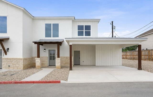 2-bedroom rental at 1147 Paniolo Dr in Boerne, TX — photo 2