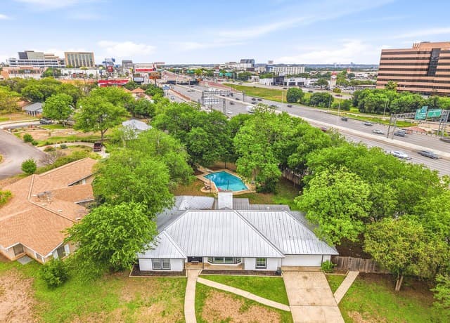 4-bedroom rental at 100 Northcrest Dr in Castle Hills, TX — photo 3