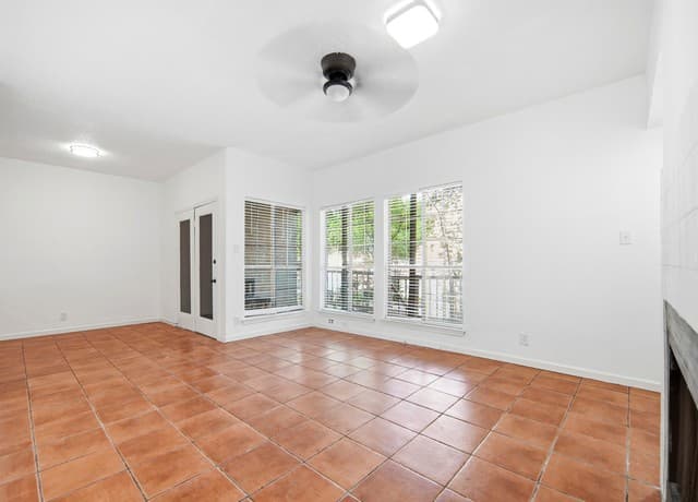 2-bedroom rental at 6100 Woodlake Pkwy Unit 311 in San Antonio, TX — photo 4
