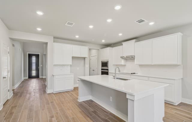 4-bedroom rental at 29510 Angelfish Blvd in Boerne, TX — photo 2