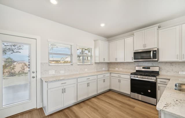 4-bedroom rental at 6451 Comanche Moon Blank in San Antonio, TX — photo 2