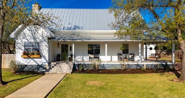 Home for sale at 704 N Creek Rd in Comfort, TX — photo 1