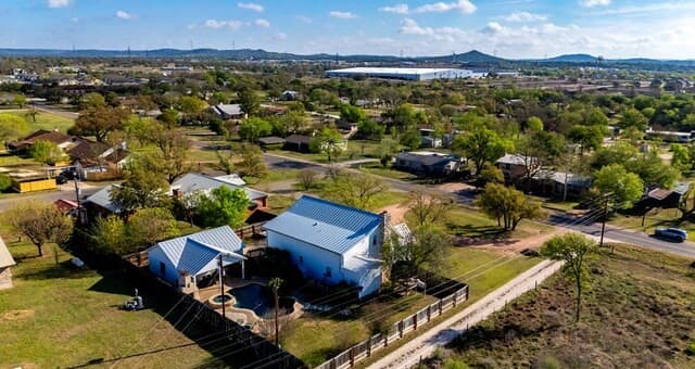 Home for sale at 704 N Creek Rd in Comfort, TX — photo 3
