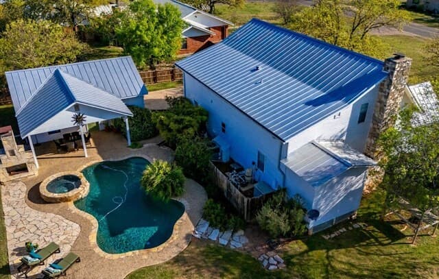Home for sale at 704 N Creek Rd in Comfort, TX — photo 4