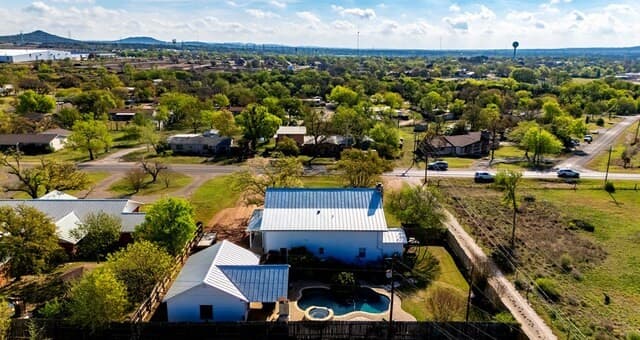 Home for sale at 704 N Creek Rd in Comfort, TX — photo 5