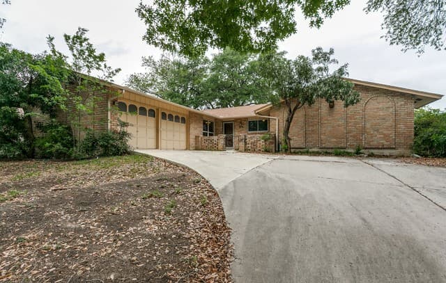 4-bedroom rental at 710 Balboa in Universal City, TX — photo 2
