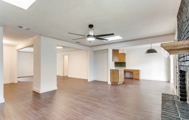 4-bedroom rental at 710 Balboa in Universal City, TX — photo 4