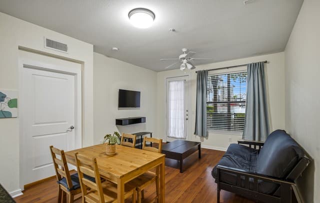 2-bedroom rental at 7342 Oak Manor Dr Unit 3105 in San Antonio, TX — photo 2
