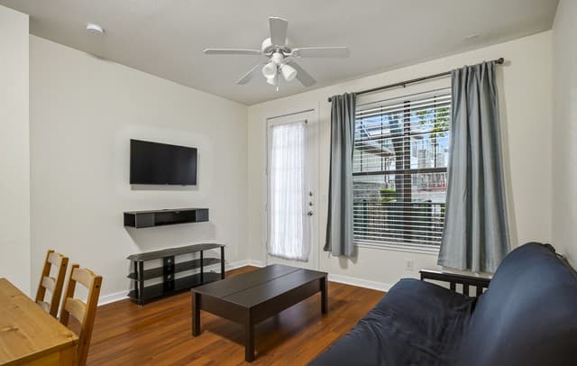 2-bedroom rental at 7342 Oak Manor Dr Unit 3105 in San Antonio, TX — photo 3