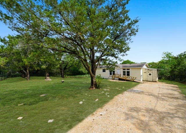 3-bedroom rental at 733 Line Camp Loop in Spring Branch, TX — photo 3