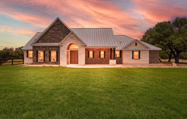 3-bedroom rental at 815 Serene Waters in Spring Branch, TX — photo 1