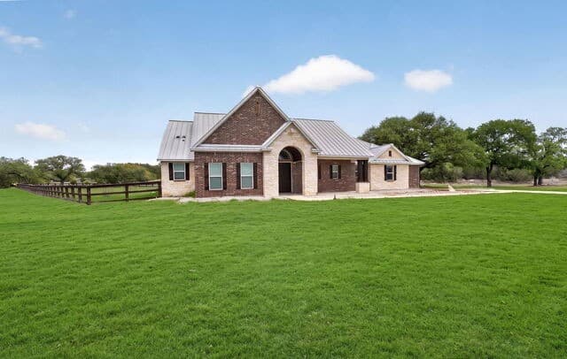 3-bedroom rental at 815 Serene Waters in Spring Branch, TX — photo 3