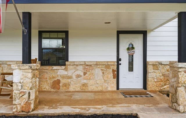 3-bedroom rental at 202 Bryan Dr in Jourdanton, TX — photo 3