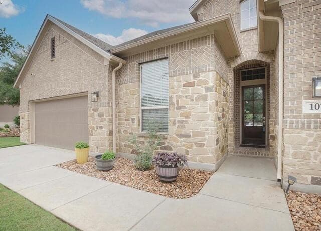 4-bedroom rental at 107 Coleto Crk in Boerne, TX — photo 2